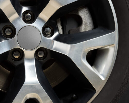 Cum dai un look nou mașinii tale prin reconditionare jante?